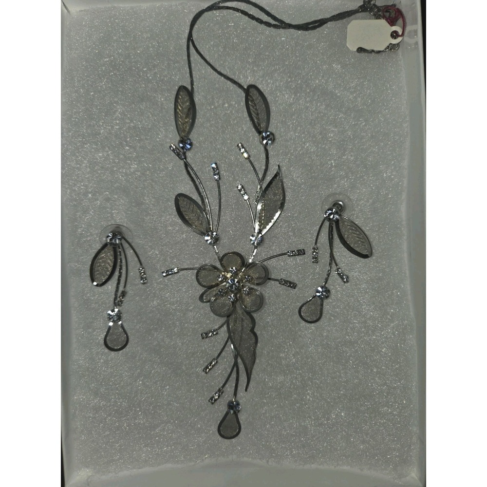 Vintage Handmade Delicate Silver Floral And Leaves Necklace And Earrings.Sparkly